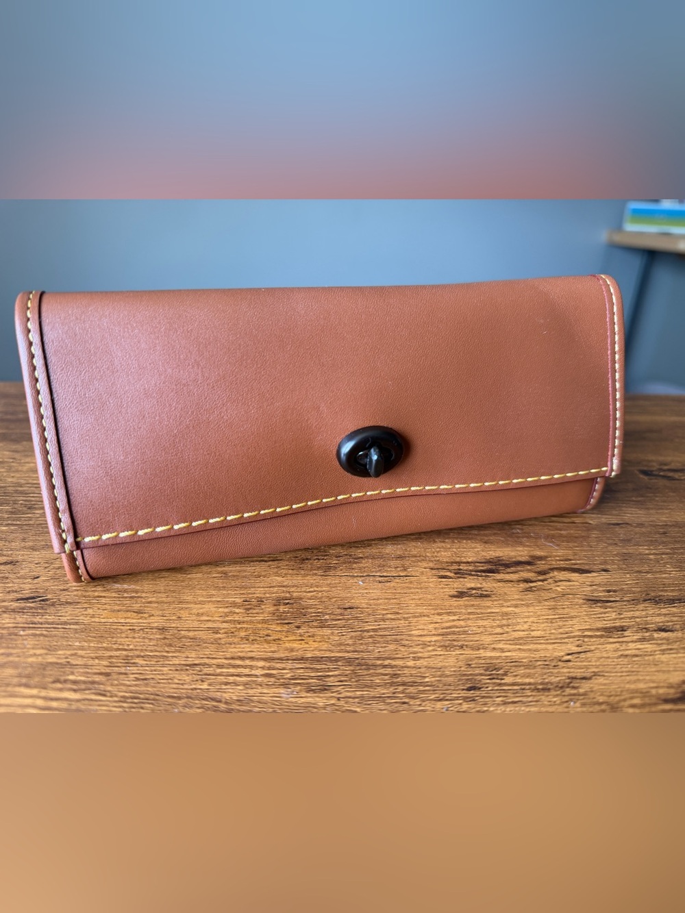 Coach Rogue Kisslock wallet made of glovetanned leather - Picture 8 of 8